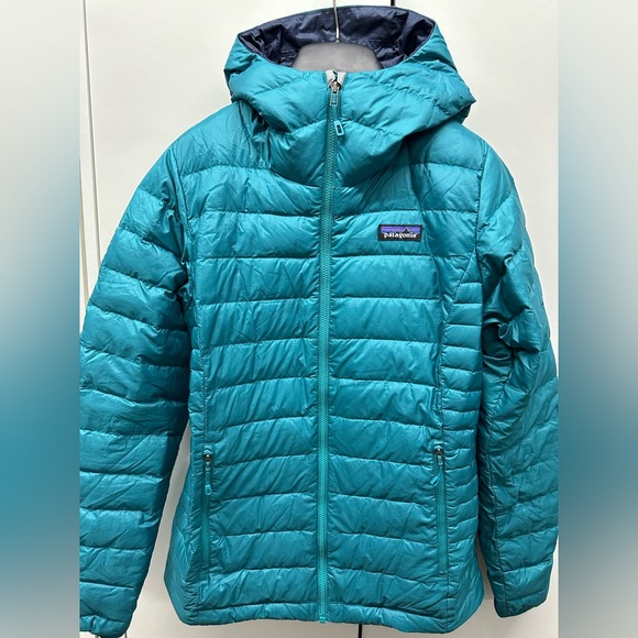 Patagonia Jackets & Blazers - Patagonia teal hooded down jacket, size small